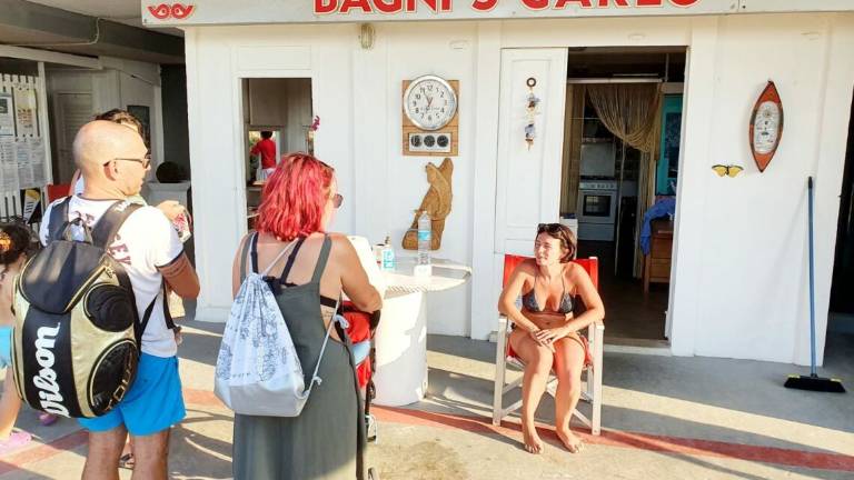 Cattolica. Partorisce il settimo figlio nel bagno della spiaggia