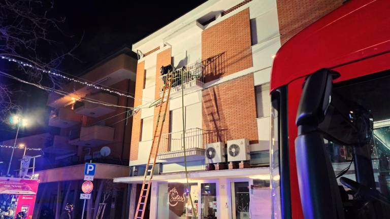 Bellaria. Incendio in una palazzina, salvati un cocorito e un canarino