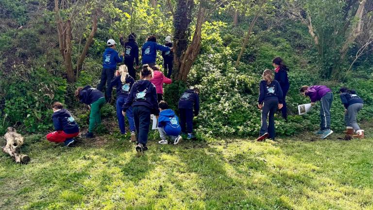 Gli alunni di Saiano immersi nel verde a Sorrivoli