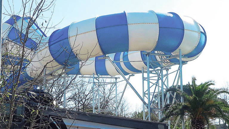 Riccione, lavori in corso per il nuovo scivolo «Il più grande dell'Aquafan»