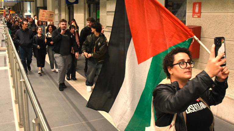 Rimini si mobilita per Gaza e per la Flotilla. “Blocchiamo tutto” in stazione, poi il corteo in centro