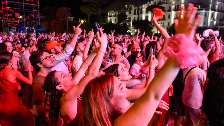 Notte Rosa 2026 a Rimini, è iniziato il week-end più caldo dell’estate - Gallery