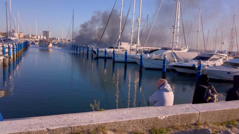 Cervia, incendio al porto turistico, 4 barche a fuoco - Gallery
