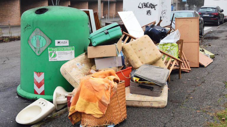 Forlì, «Basta degrado, multe più salate per chi abbandona i rifiuti»