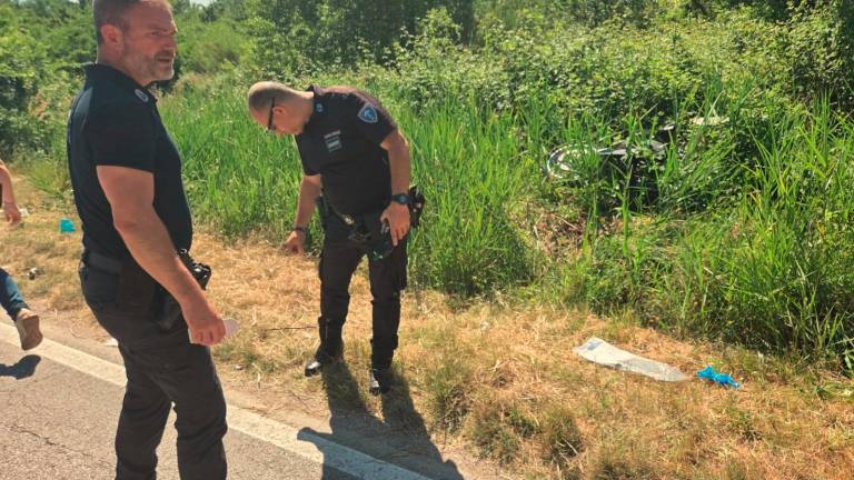 Rimini. Violento scontro tra auto e moto, una coppia è grave: trasportata in elicottero al Bufalini