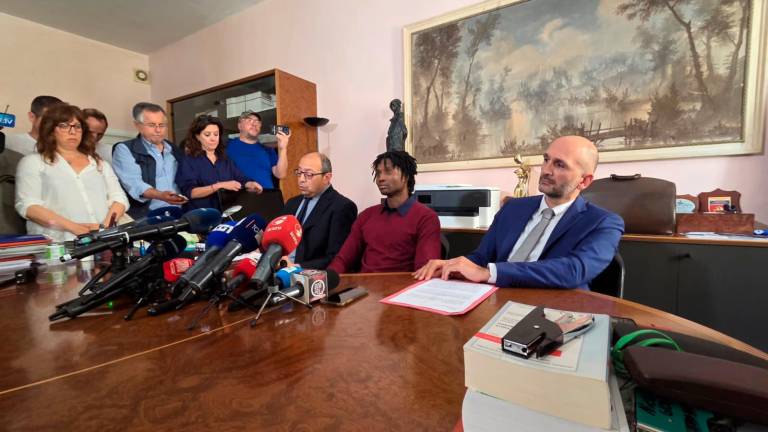 Delitto Pierina, Louis: “Ringrazio quanti mi hanno sostenuto, specialmente le mie mogli. Resto in Italia”. Ma cambierà casa VIDEO