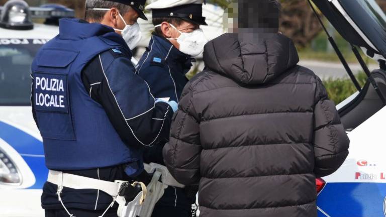 Ravenna, Polizia locale ferma una grigliata con 20 persone