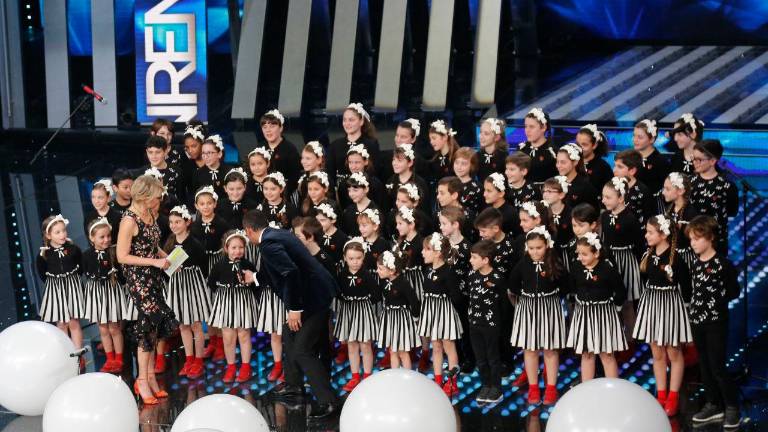 Stasera il Piccolo Coro dell’Antoniano canta con Laura Pausini a Sanremo