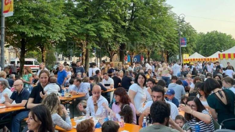 Bergamo sembra la Romagna, in migliaia alla festa solidale della piadina: il successo è clamoroso