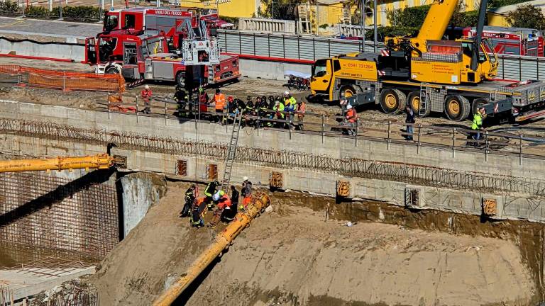 Rimini incidente sul lavoro al cantiere Hera, operaio in ospedale - Gallery