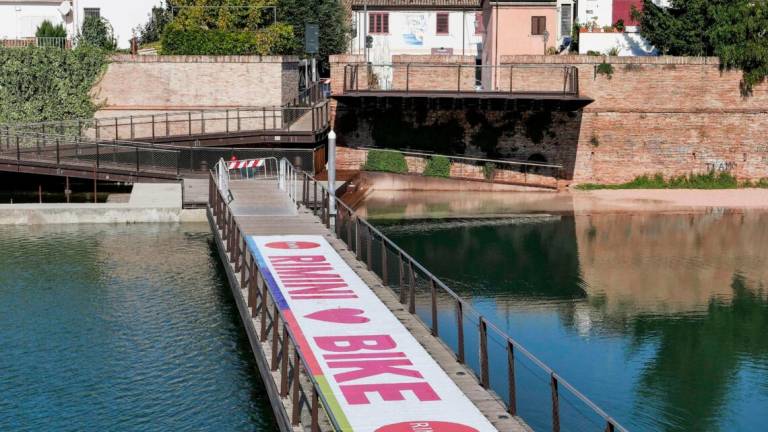 Ciclismo Rimini si tinge di rosa per il Giro d'Italia (fotogallery)