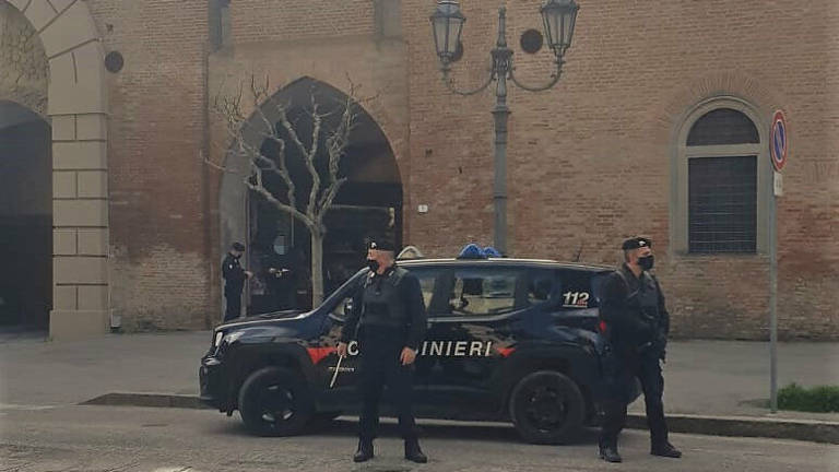 Castel San Pietro, saccheggia frigo di un hotel: denunciato