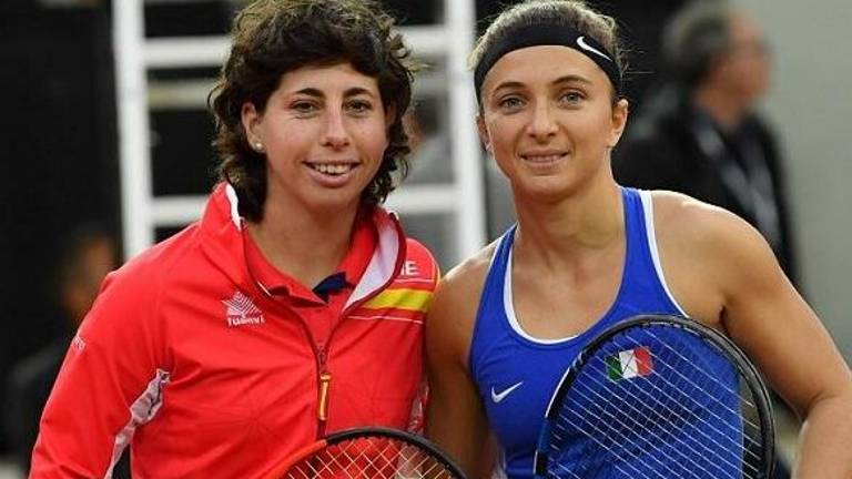 Tennis, Errani in campo con l'amica Suarez Navarro