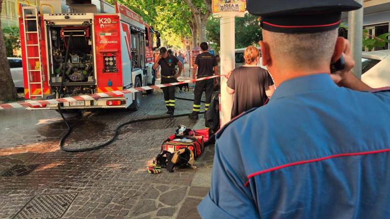 Igea Marina. Incendio in un appartamento: salvati i cani, muore il pappagallo FOTOGALLERY