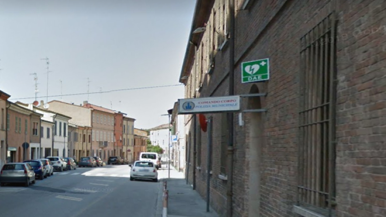 Ravenna, cede soffitto dell'ufficio della Polizia locale Agente ferita