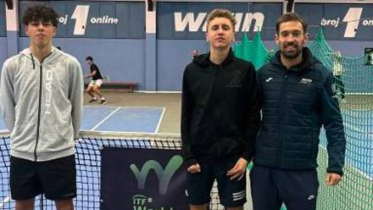 Da sinistra Carlo Paci, Edoardo Pagnoni e coach Thomas Montironi a Siroki