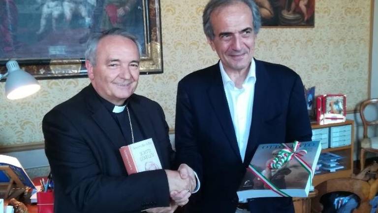 Forlì, vescovo e sindaco sfilano con la Madonna del Fuoco