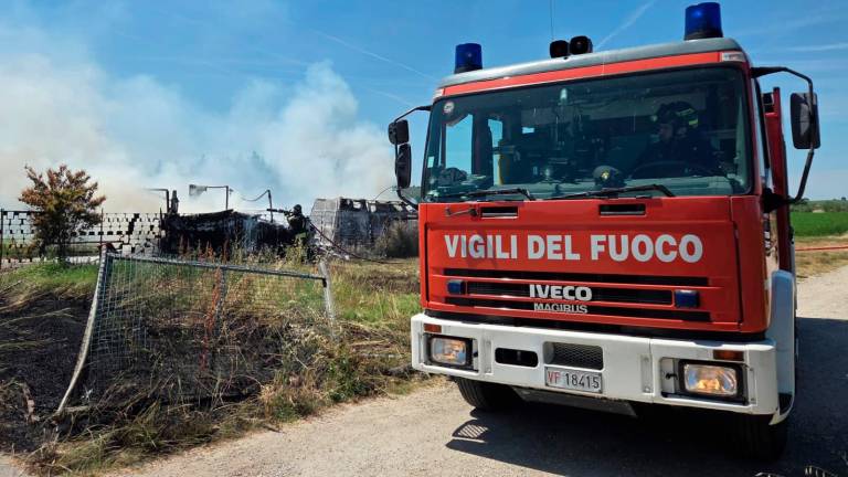 Poggio Torriana, incendio: a fuoco un furgone e un container - Gallery
