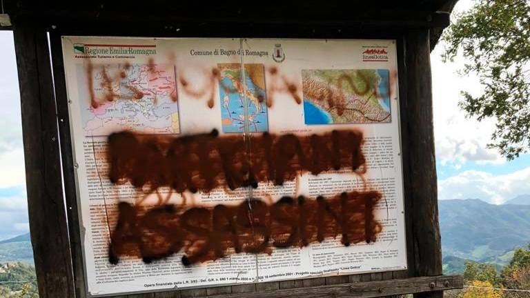 Carnaio: vandali in azione sulla memoria dell’eccidio nelle pendici di Bagno di Romagna