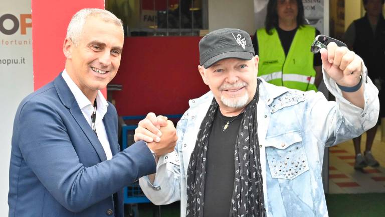 Il sindaco di Rimini Jamil Sadegholvaad e Vasco Rossi