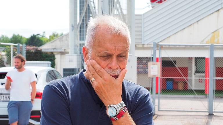 Lo stupore e la rabbia del tecnico biancorosso Piero Braglia ieri allo stadio
