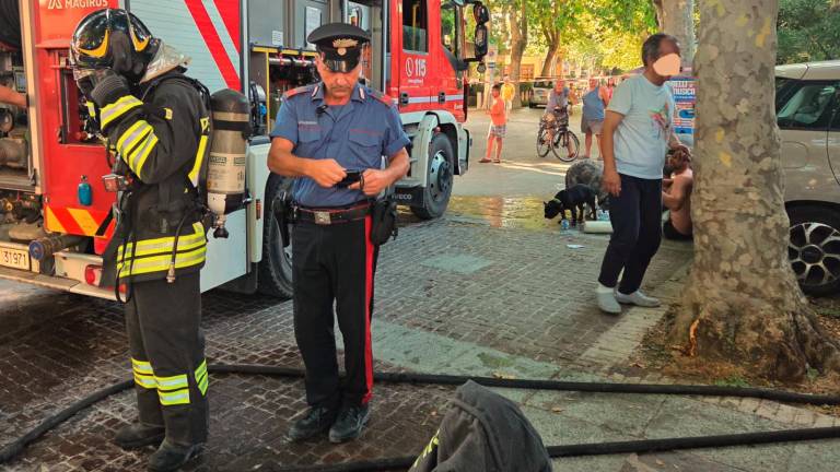 Igea Marina. Incendio in un appartamento: salvati i cani, muore il pappagallo FOTOGALLERY