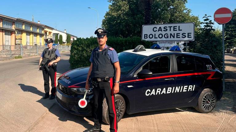 Castel Bolognese, in giro col tirapugni: giovane denunciato