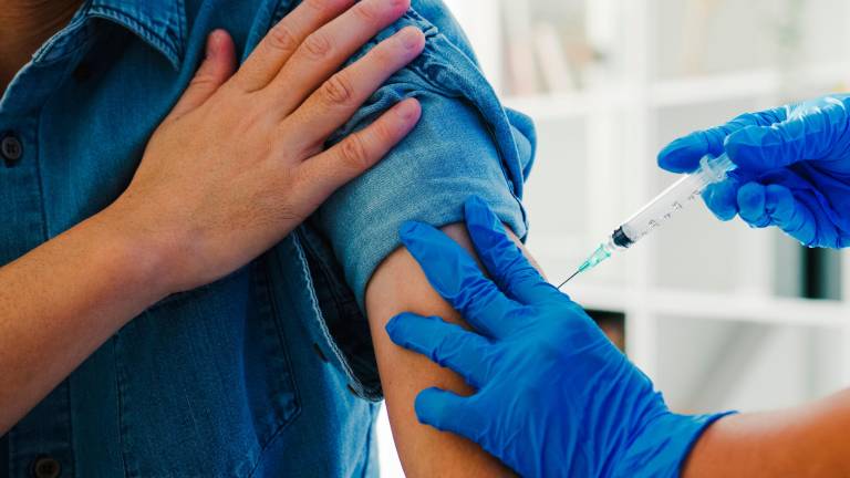 Falsi vaccini Covid e “compravendita” di Green Pass: il dottor Bonato ha patteggiato 4 anni e 6 mesi di carcere