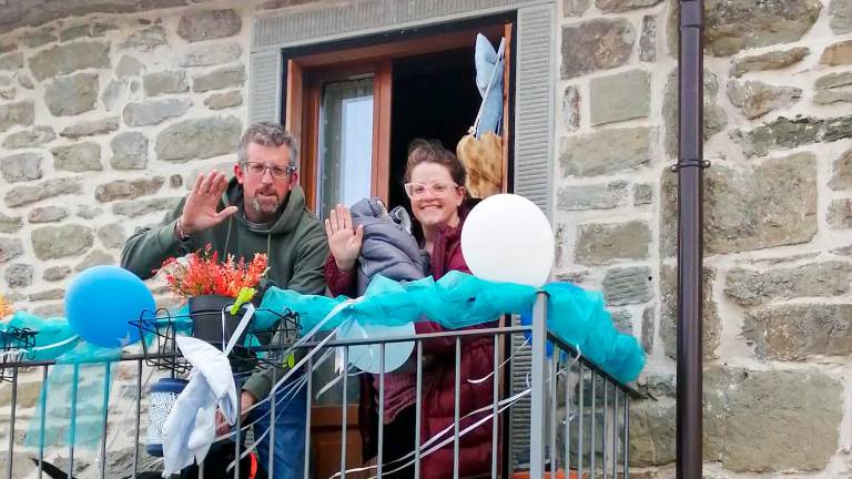 Il papà e la mamma con il piccolo Emilio