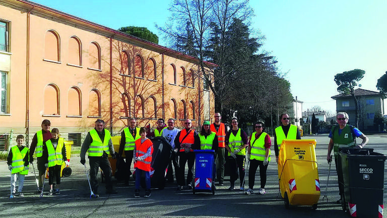 Forlì, contro i rifiuti abbandonati tornano in azione i gilet gialli