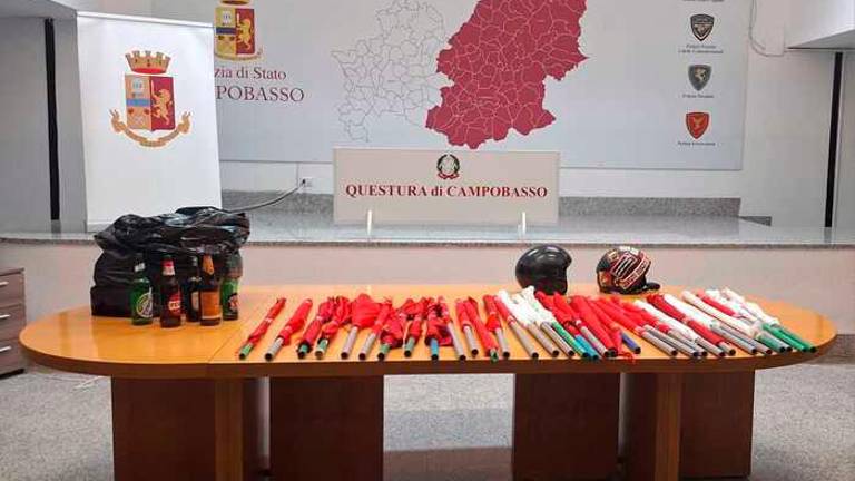 Il materiale sequestrato ai tifosi del Rimini