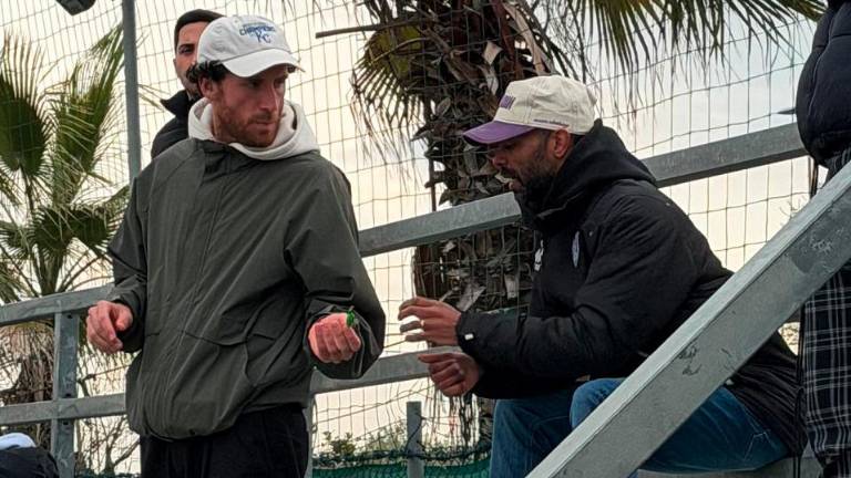 Nicola Capellini ed Ashley Cole in tribuna a Martorano (foto Corriere Romagna)