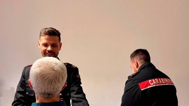 Ravenna, “la vostra auto è stata usata per una rapina”: truffano due anziani e scappano con soldi e gioielli, catturati a Bagno di Romagna