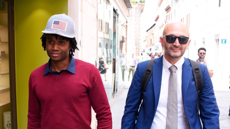 Delitto Pierina, Louis: “Ringrazio quanti mi hanno sostenuto, specialmente le mie mogli. Resto in Italia”. Ma cambierà casa VIDEO