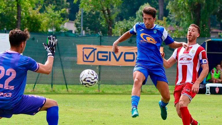 il gol del momentaneo 0-1 dell’ex Imolese, Nunzio Brandi, sotto gli occhi di Lorenzo Saporetti