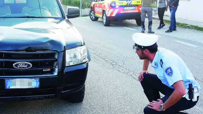 Rimini, coniugi travolti a passeggio. Morta la donna, grave il marito