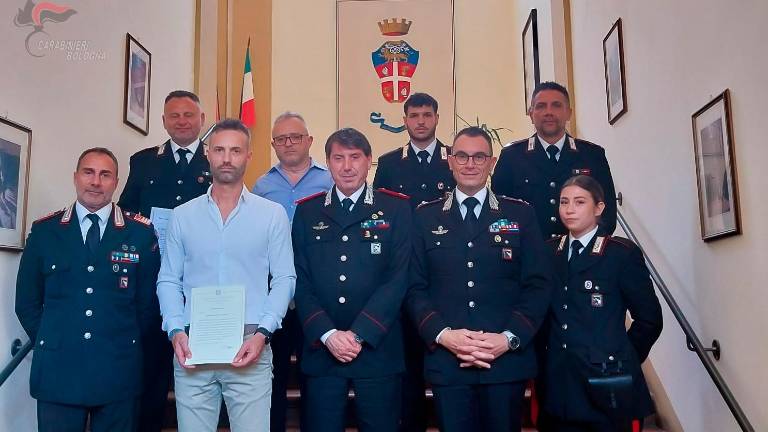 Imola, salvarono un uomo che voleva buttarsi dal ponte e catturarono il sabotatore della ferrovia: premiati i Carabinieri