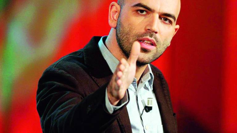 Rimini, Roberto Saviano smonta le fake news sull'immigrazione