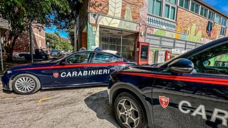 Ravenna, sanguinosa lite con coltello e collo di bottiglia: un arresto e una denuncia