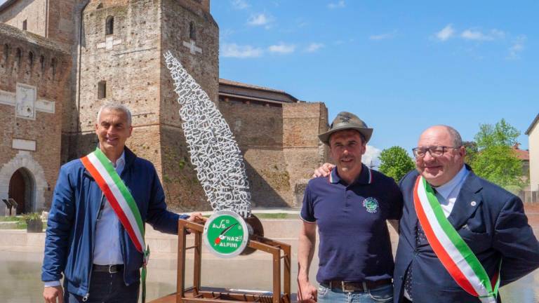 Alpini: la Lega loda il sindaco che replica alle donne