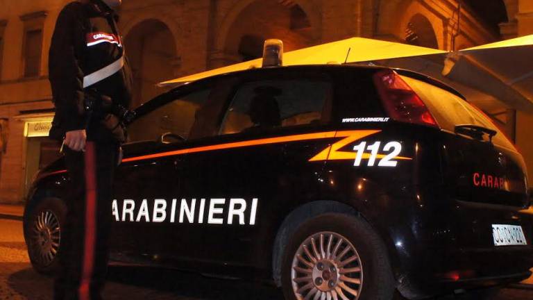 Ravenna, con un'accetta aggredisce i Carabinieri: 65enne arrestato