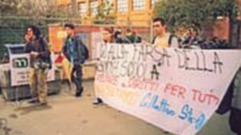 Studenti protestano, identificati dalla Digos