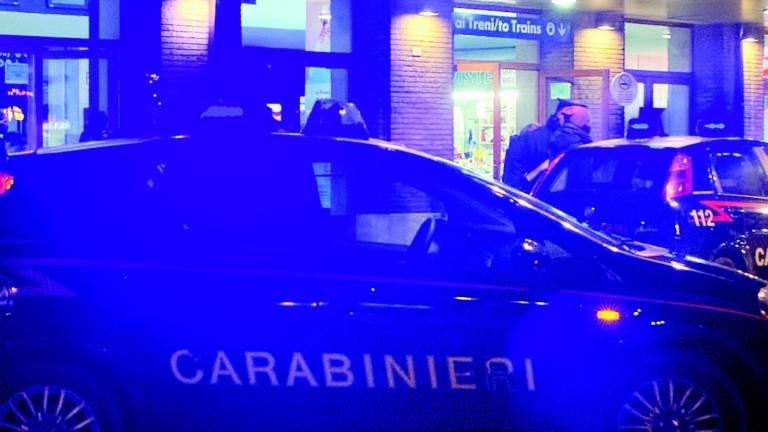 Ragazze molestate, intervengono i carabinieri