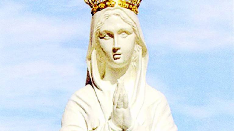 La statua pellegrina della Madonna di lourdes a Villachiaviche