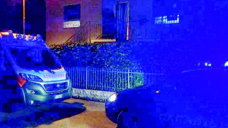 Anziano si barrica in casa e spara all'arrivo dei carabinieri