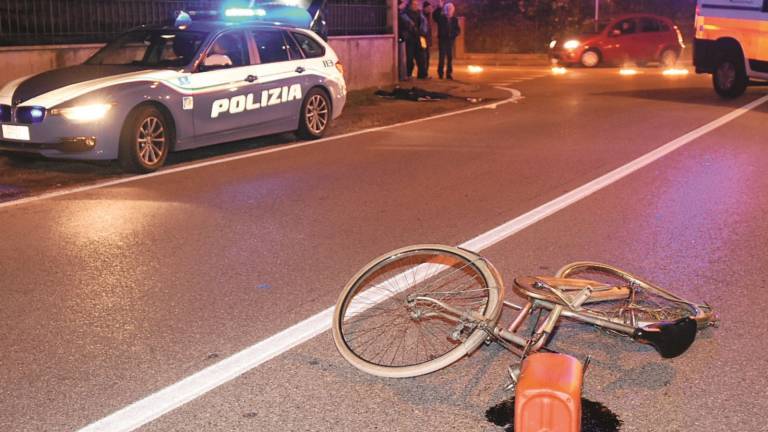 Tragico pomeriggio, due anziani in bicicletta investiti e uccisi