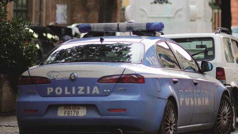 Forlì, tenta di strangolare il padre con un foulard: arrestato