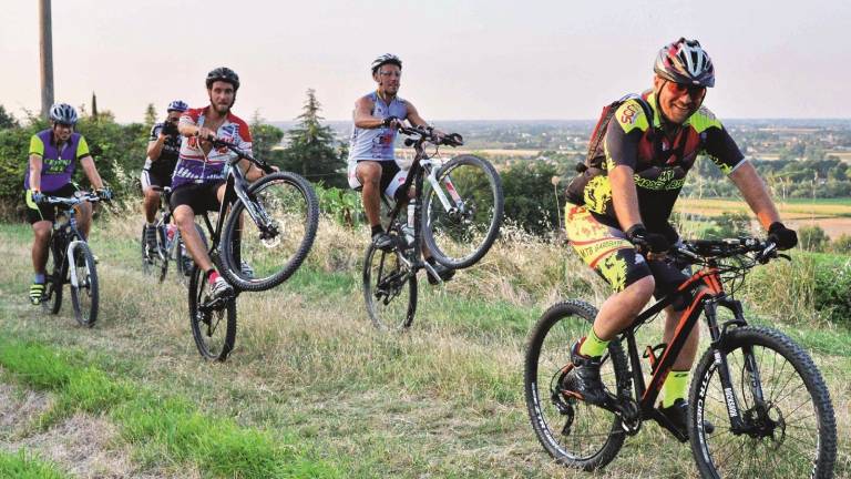 Puntine in strada per vandalizzare la gara ciclistica