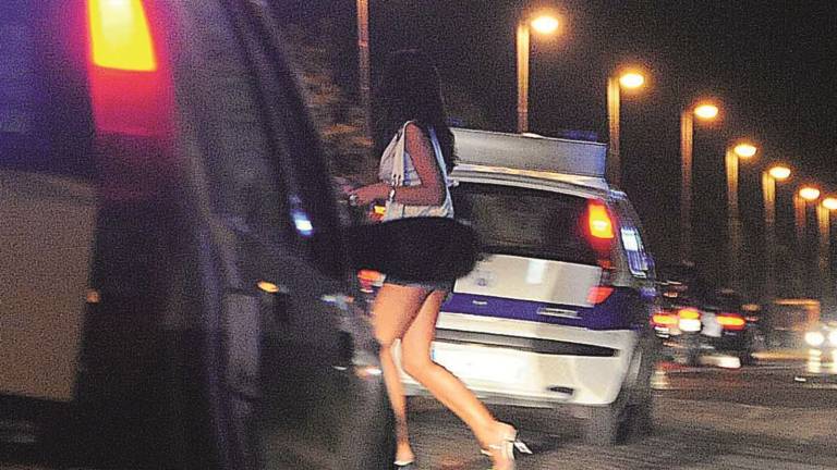 Rimini, 13 sanzioni per prostituzione