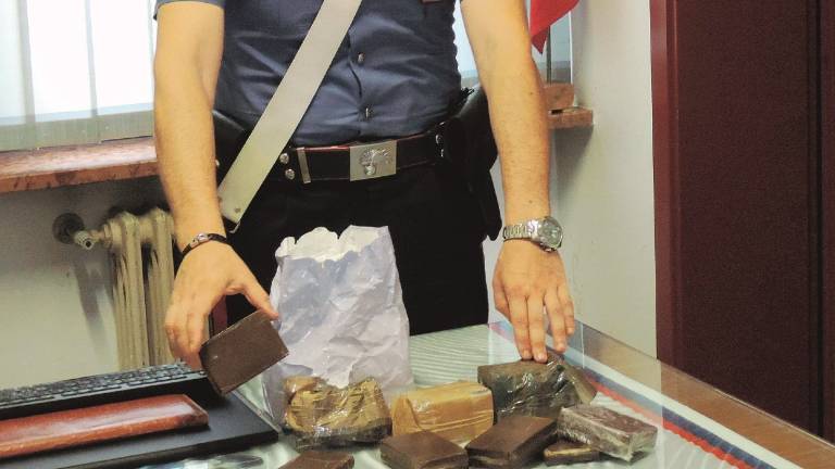 Arrestati in due con oltre un chilo di hashish